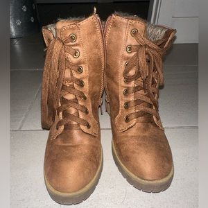 STEVE MADDEN leather boots